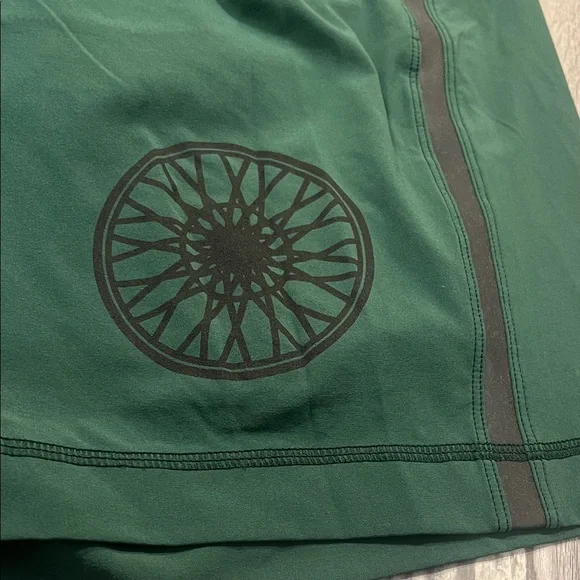 Lululemon Green Men's Athletic Shorts Size Large - Picture 2 of 11